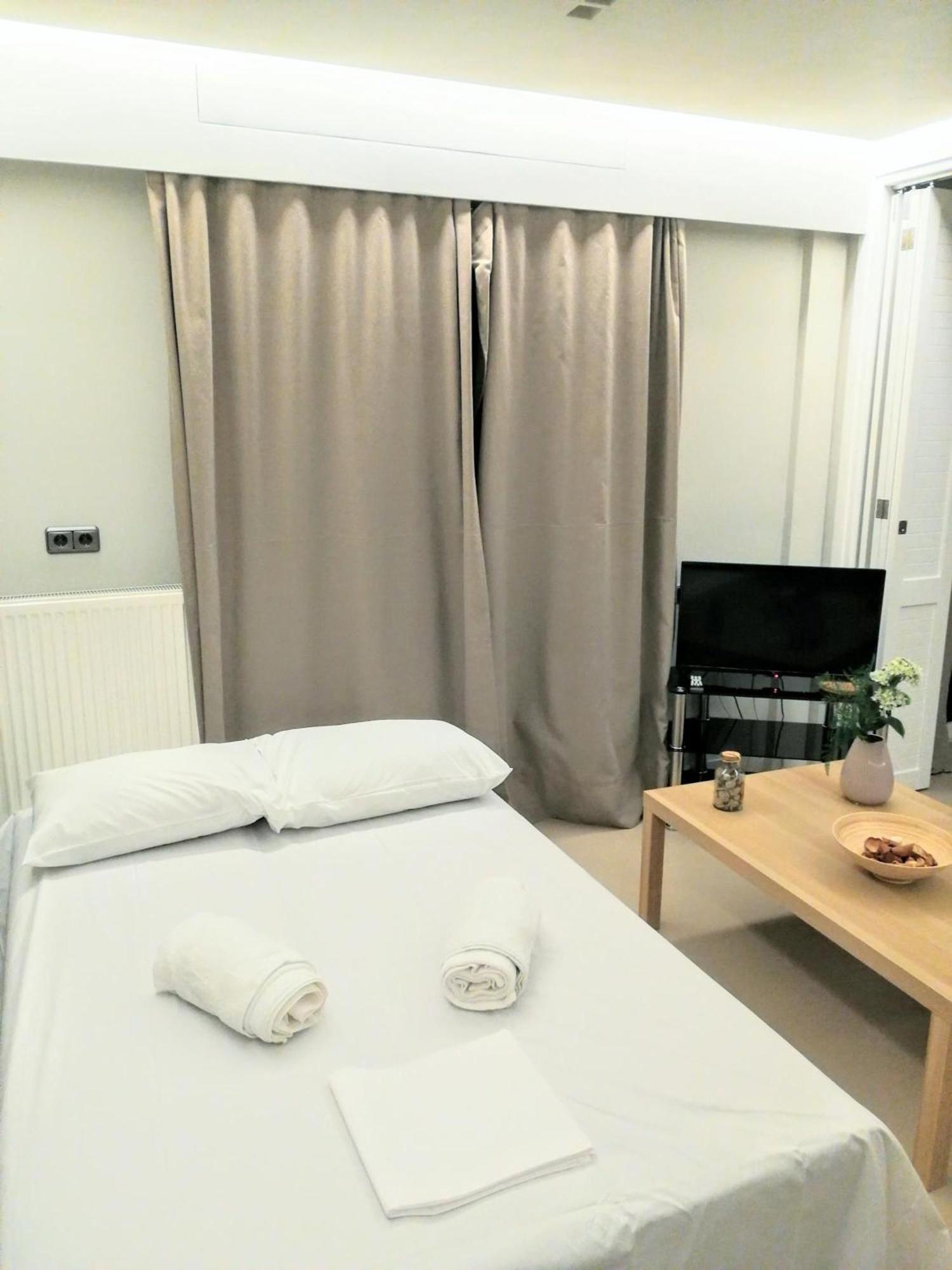 אתונה Luxurious Minimal Apartment In Acropolis מראה חיצוני תמונה
